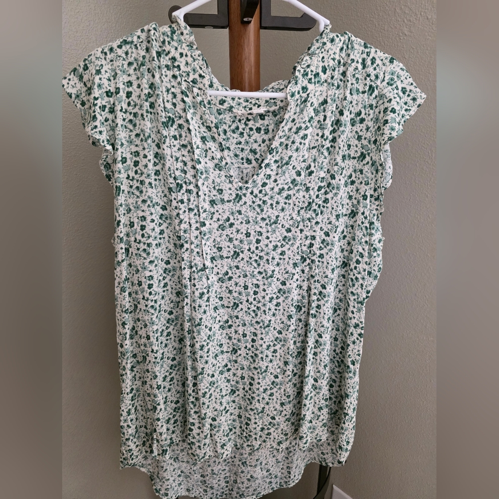 Green and White Ruffled Flutter Sleeve Blouse
